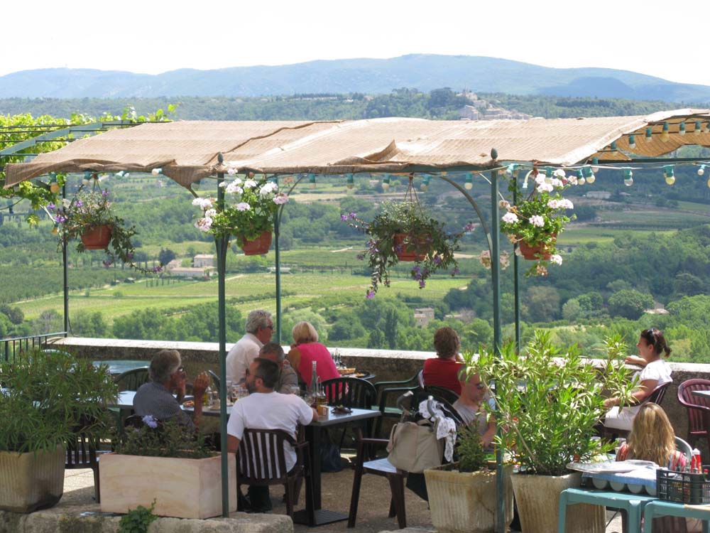 outdoor cafe in Provence
