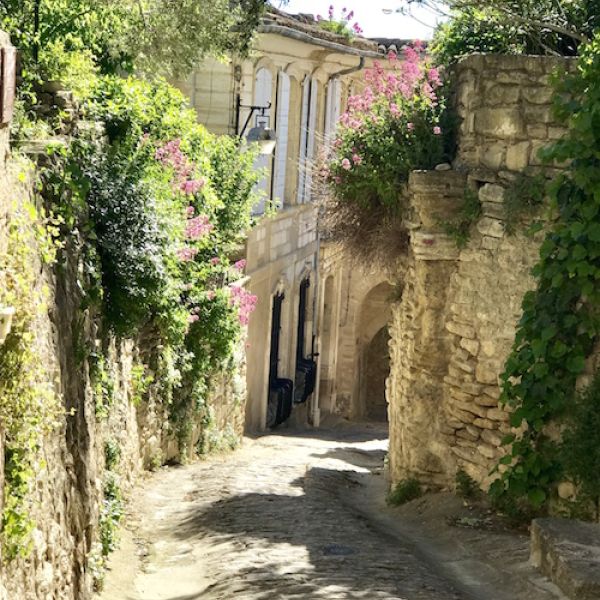 Gordes cobblestone street